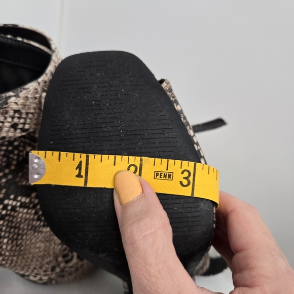 Qupid EUC Snake Print Python Heeled Sandals 8.5 cream black - Picture 12 of 15